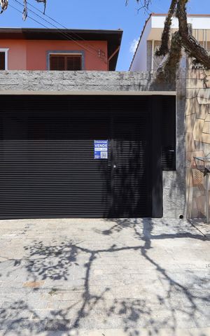 Casa à venda com 134m², 3 quartos e 2 vagasFachada