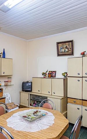 Casa à venda com 350m², 4 quartos e 3 vagas Casa à venda com 350m², 4 quartos e 3 vagasCozinha