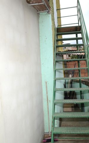 Casa para alugar com 40m², 2 quartos e 1 vagaEscada
