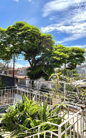 Casa à venda com 300m², 5 quartos e 3 vagas Casa à venda com 300m², 5 quartos e 3 vagasÁrea externa