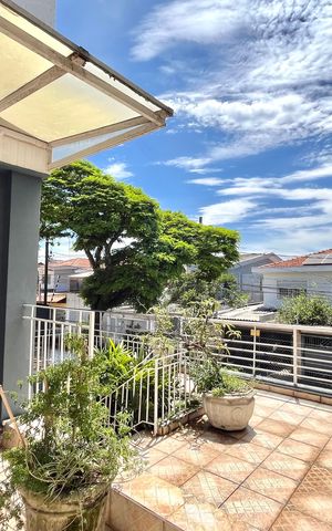 Casa à venda com 300m², 5 quartos e 3 vagas Casa à venda com 300m², 5 quartos e 3 vagasÁrea externa