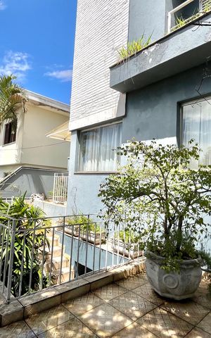 Casa à venda com 300m², 5 quartos e 3 vagas Casa à venda com 300m², 5 quartos e 3 vagasÁrea externa