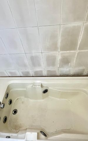 Casa à venda com 300m², 5 quartos e 3 vagas Casa à venda com 300m², 5 quartos e 3 vagasBanheiro da Suíte 1