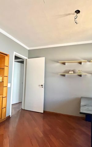 Casa à venda com 300m², 5 quartos e 3 vagas Casa à venda com 300m², 5 quartos e 3 vagasQuarto 1