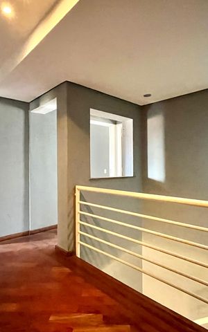 Casa à venda com 300m², 5 quartos e 3 vagas Casa à venda com 300m², 5 quartos e 3 vagasCorredor