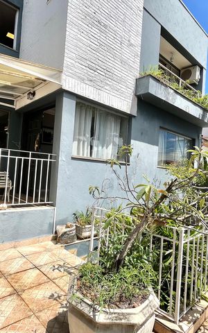 Casa à venda com 300m², 5 quartos e 3 vagas Casa à venda com 300m², 5 quartos e 3 vagasÁrea externa