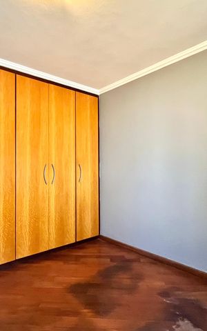 Casa à venda com 300m², 5 quartos e 3 vagas Casa à venda com 300m², 5 quartos e 3 vagasSuite 3