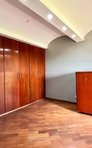 Casa à venda com 300m², 5 quartos e 3 vagas Casa à venda com 300m², 5 quartos e 3 vagasSuite 1