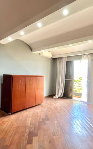 Casa à venda com 300m², 5 quartos e 3 vagas Casa à venda com 300m², 5 quartos e 3 vagasSuite 1