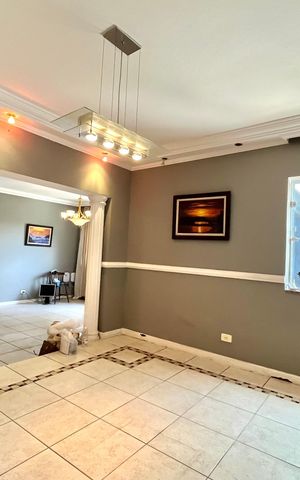 Casa à venda com 300m², 5 quartos e 3 vagas Casa à venda com 300m², 5 quartos e 3 vagasSala