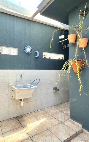 Casa à venda com 300m², 5 quartos e 3 vagas Casa à venda com 300m², 5 quartos e 3 vagasÁrea de Serviço