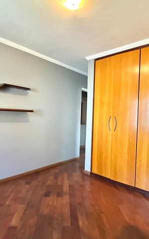 Casa à venda com 300m², 5 quartos e 3 vagas Casa à venda com 300m², 5 quartos e 3 vagasSuite 3