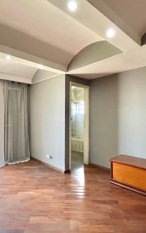 Casa à venda com 300m², 5 quartos e 3 vagas Casa à venda com 300m², 5 quartos e 3 vagasSuite 1