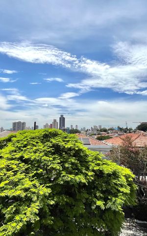 Casa à venda com 300m², 5 quartos e 3 vagas Casa à venda com 300m², 5 quartos e 3 vagasVista da Suíte 1