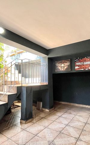 Casa à venda com 300m², 5 quartos e 3 vagas Casa à venda com 300m², 5 quartos e 3 vagasGaragem