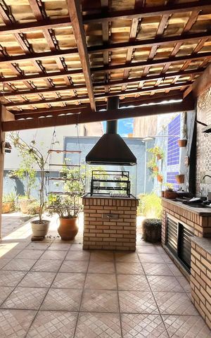 Casa à venda com 300m², 5 quartos e 3 vagas Casa à venda com 300m², 5 quartos e 3 vagasChurrasqueira