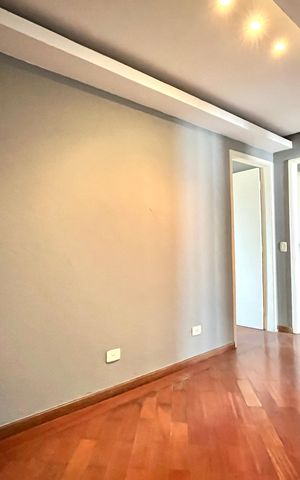 Casa à venda com 300m², 5 quartos e 3 vagas Casa à venda com 300m², 5 quartos e 3 vagasCorredor