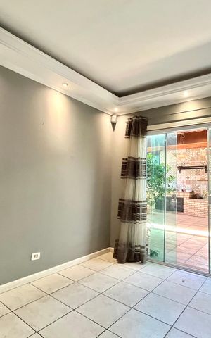 Casa à venda com 300m², 5 quartos e 3 vagas Casa à venda com 300m², 5 quartos e 3 vagasSuite 4