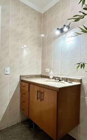 Casa à venda com 300m², 5 quartos e 3 vagas Casa à venda com 300m², 5 quartos e 3 vagasLavabo