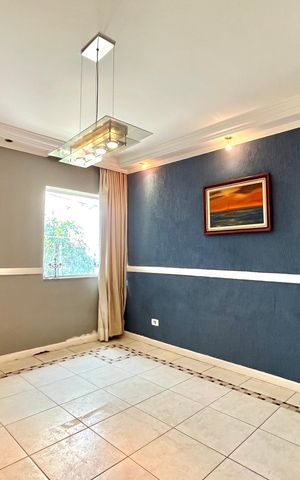 Casa à venda com 300m², 5 quartos e 3 vagas Casa à venda com 300m², 5 quartos e 3 vagasSala