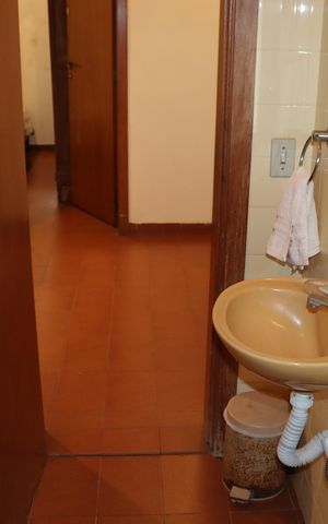 Casa de condomínio para alugar com 750m², 5 quartos e 6 vagasBanheiro de Serviço