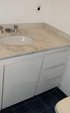 Casa de condomínio para alugar com 750m², 5 quartos e 6 vagasBanheiro social