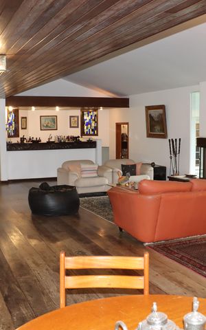 Casa de condomínio para alugar com 750m², 5 quartos e 6 vagasSala
