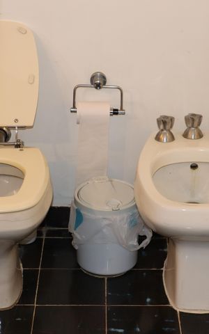 Casa de condomínio para alugar com 750m², 5 quartos e 6 vagasBanheiro da Suíte 3