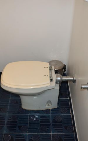 Casa de condomínio para alugar com 750m², 5 quartos e 6 vagasBanheiro social