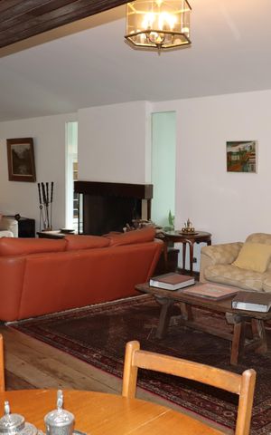 Casa de condomínio para alugar com 750m², 5 quartos e 6 vagasSala