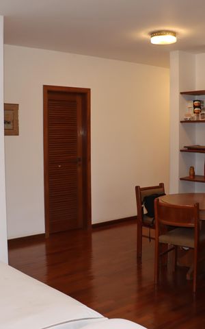 Casa de condomínio para alugar com 750m², 5 quartos e 6 vagasSuíte 3
