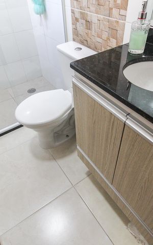 Casa de condomínio para alugar com 55m², 2 quartos e 2 vagas Casa de condomínio para alugar com 55m², 2 quartos e 2 vagasBanheiro