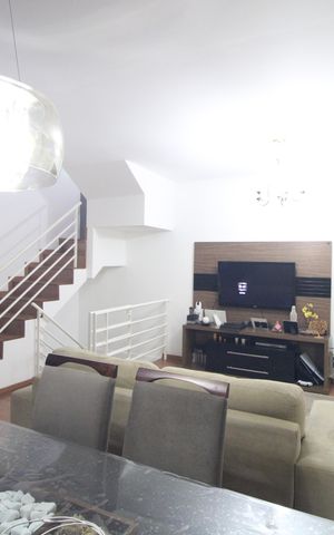 Casa de condomínio à venda com 170m², 3 quartos e 2 vagasSala