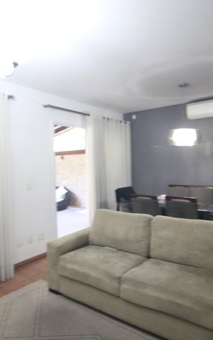 Casa de condomínio à venda com 170m², 3 quartos e 2 vagasSala