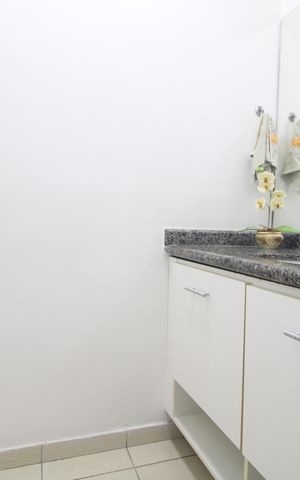 Casa de condomínio à venda com 170m², 3 quartos e 2 vagasLavabo