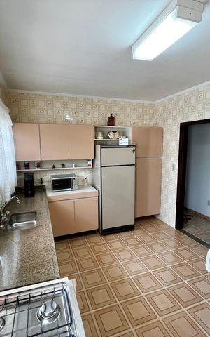 Casa à venda com 225m², 3 quartos e 5 vagas Casa à venda com 225m², 3 quartos e 5 vagasCozinha