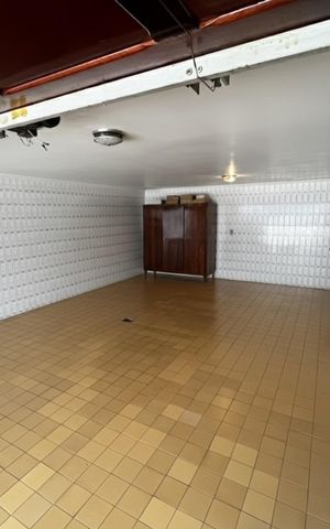Casa à venda com 225m², 3 quartos e 5 vagas Casa à venda com 225m², 3 quartos e 5 vagasGaragem