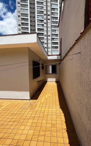 Casa à venda com 225m², 3 quartos e 5 vagas Casa à venda com 225m², 3 quartos e 5 vagasQuintal