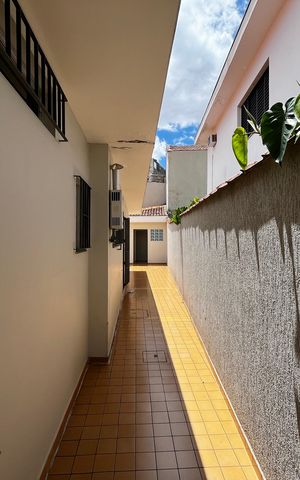 Casa à venda com 225m², 3 quartos e 5 vagas Casa à venda com 225m², 3 quartos e 5 vagasCorredor
