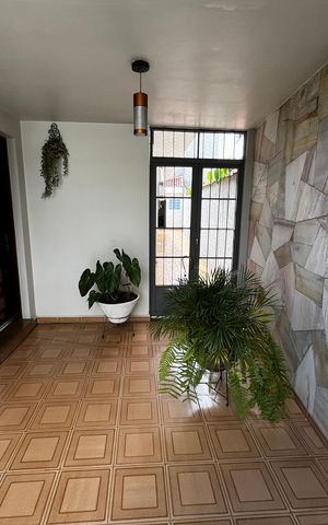 Casa à venda com 225m², 3 quartos e 5 vagas Casa à venda com 225m², 3 quartos e 5 vagasEntrada