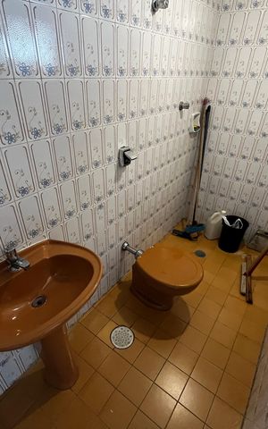 Casa à venda com 225m², 3 quartos e 5 vagas Casa à venda com 225m², 3 quartos e 5 vagasBanheiro da Garagem