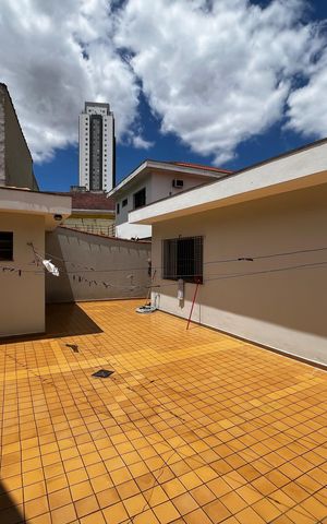 Casa à venda com 225m², 3 quartos e 5 vagas Casa à venda com 225m², 3 quartos e 5 vagasQuintal
