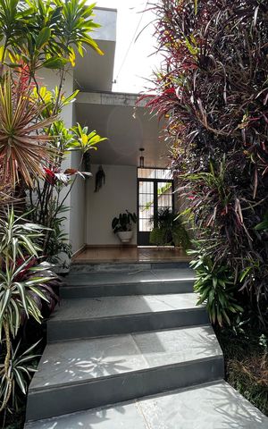 Casa à venda com 225m², 3 quartos e 5 vagas Casa à venda com 225m², 3 quartos e 5 vagasEntrada