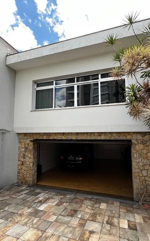 Casa à venda com 225m², 3 quartos e 5 vagas Casa à venda com 225m², 3 quartos e 5 vagasGaragem fachada