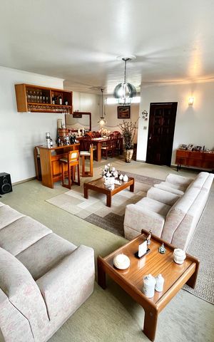 Casa à venda com 225m², 3 quartos e 5 vagas Casa à venda com 225m², 3 quartos e 5 vagasSala