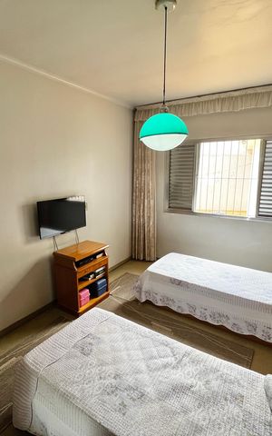 Casa à venda com 225m², 3 quartos e 5 vagas Casa à venda com 225m², 3 quartos e 5 vagasQuarto 2