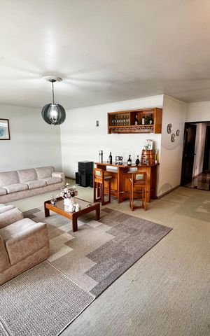 Casa à venda com 225m², 3 quartos e 5 vagas Casa à venda com 225m², 3 quartos e 5 vagasSala