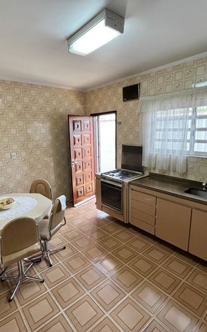 Casa à venda com 225m², 3 quartos e 5 vagas Casa à venda com 225m², 3 quartos e 5 vagasCozinha