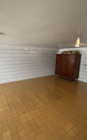 Casa à venda com 225m², 3 quartos e 5 vagas Casa à venda com 225m², 3 quartos e 5 vagasGaragem
