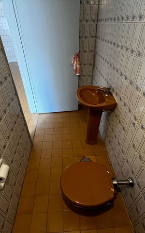Casa à venda com 225m², 3 quartos e 5 vagas Casa à venda com 225m², 3 quartos e 5 vagasBanheiro da Garagem